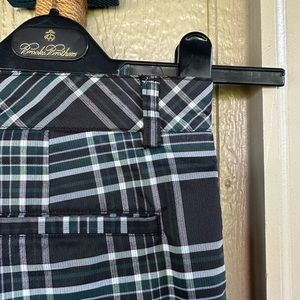 ZERO RESTRICTION Men’s Gray & Green Plaid Flat Front 9” Perf Golf Shorts - Sz 36